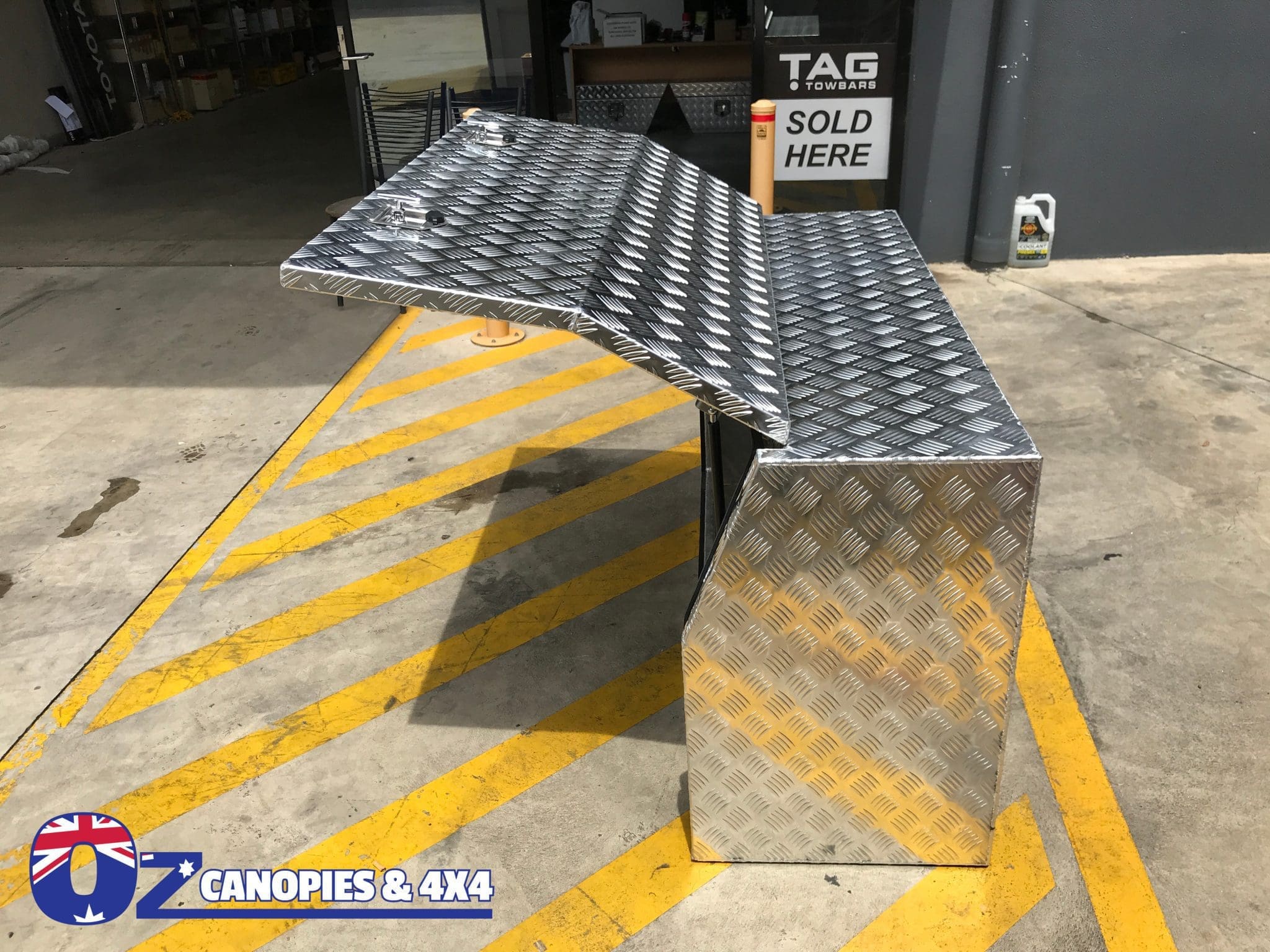 Aluminium Tool box Full Opening with removable & adjustable shelf 1750x530x820