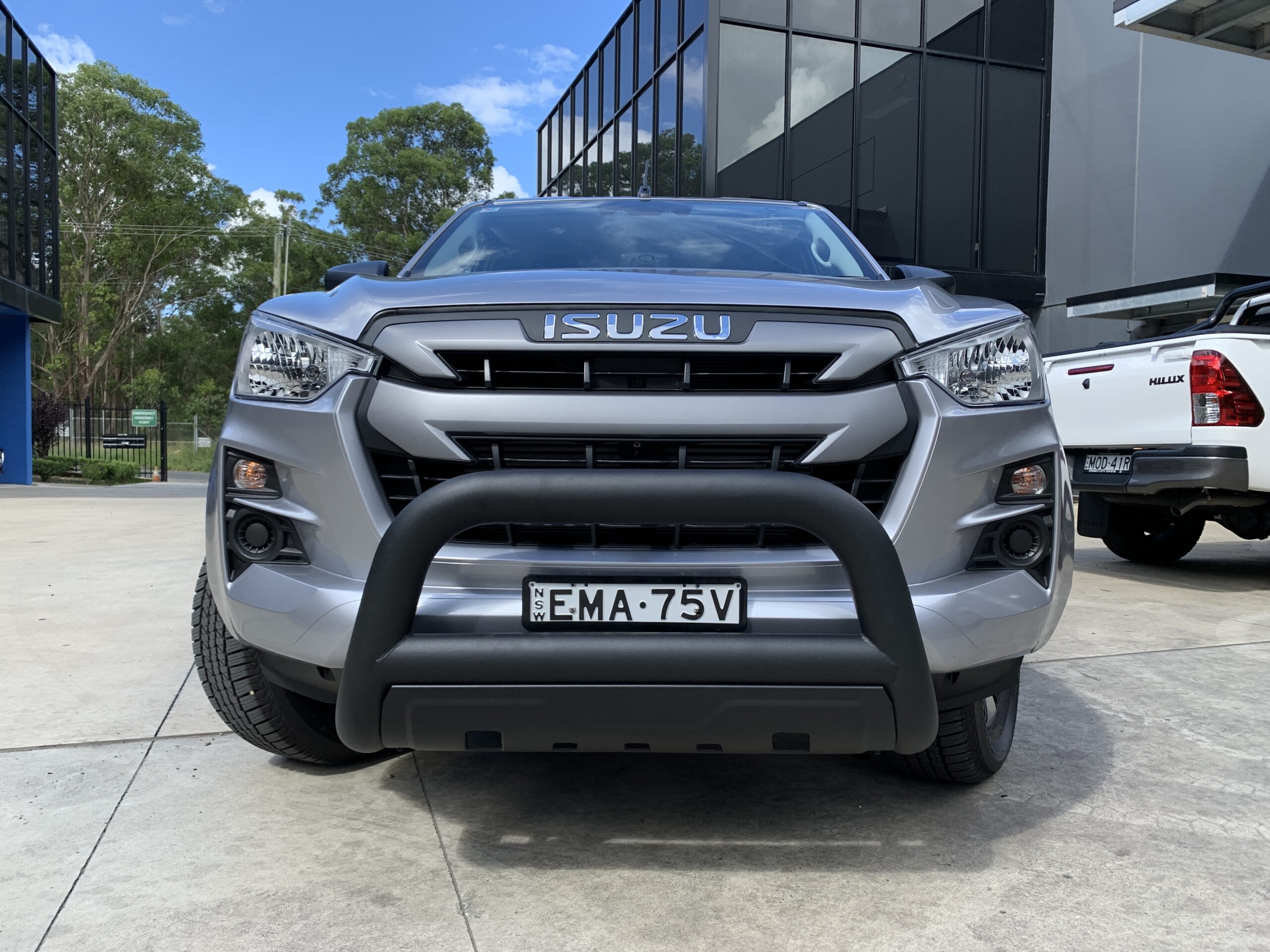 Isuzu Dmax 08/2020 to 05/2024 Nudge Bar with Bash Plate Matte Black