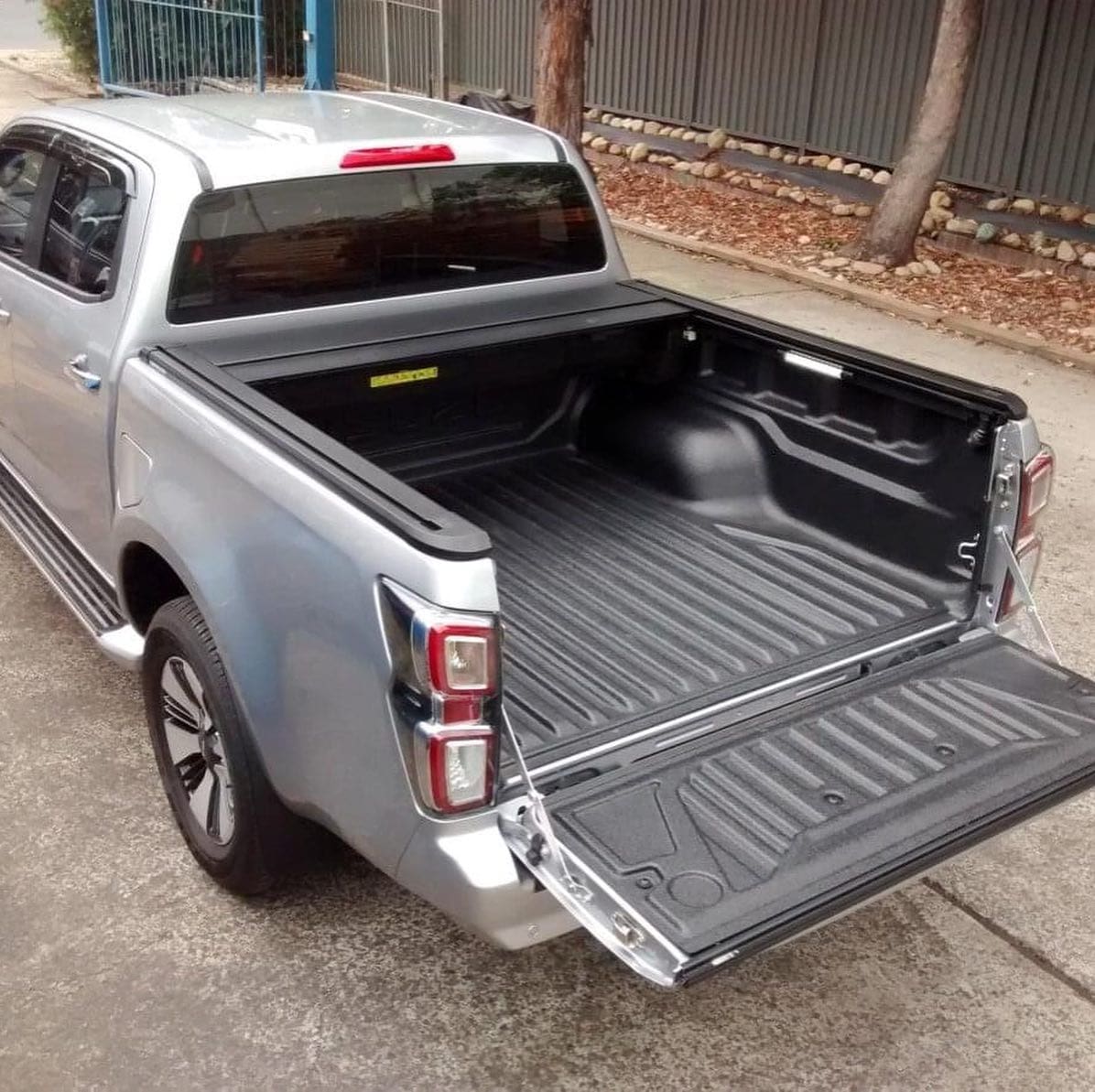 Isuzu Dmax 08/2020 to Current Electric Roller Shutter Tonneau Cover Lid EGR Rolltrac